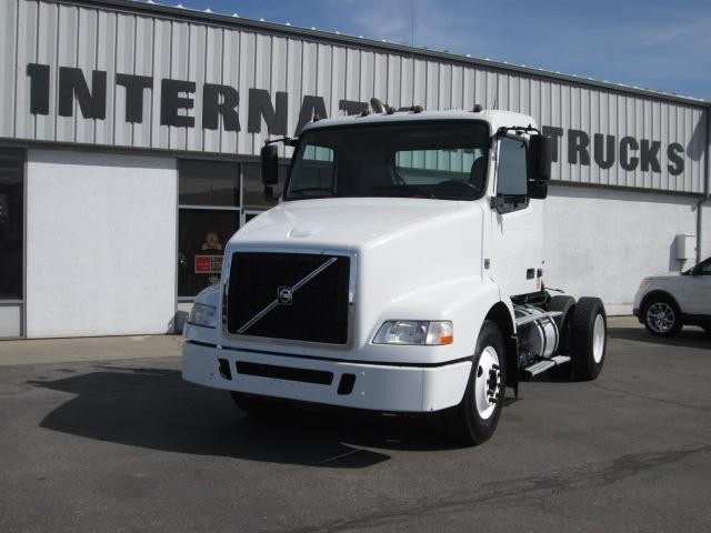 2010 VOLVO VNM42T200 