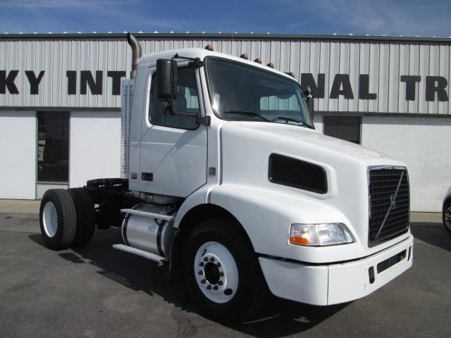 2010 VOLVO VNM42T200 